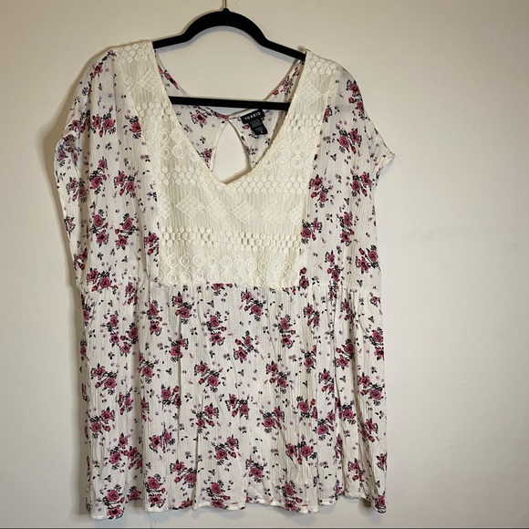 ✨torrid floral print gauze lace inset top✨ - Picture 2 of 4